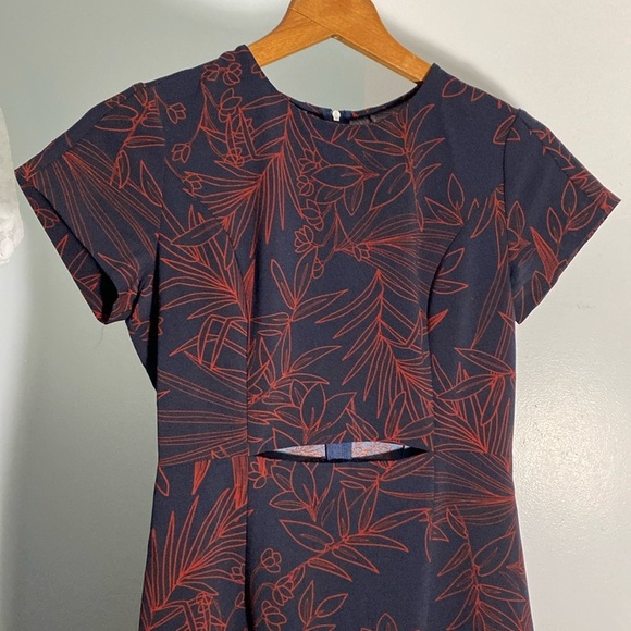 Aritzia BABATON Navy & Red Printed Prosper Cut Out Dress Size 2 - Picture 4 of 8